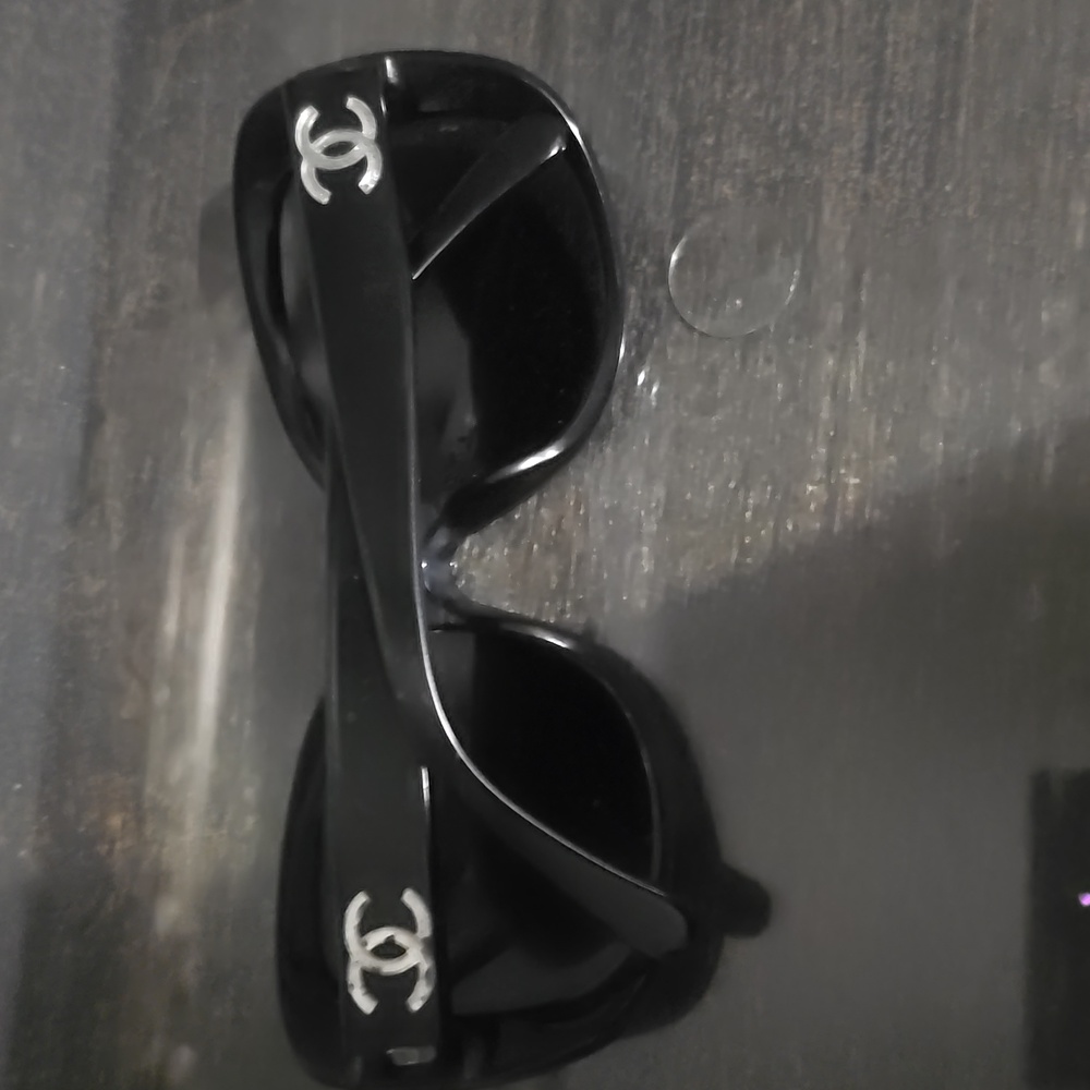 Authentic CHANEL Black Oversized Sunglasses - Picture 3 of 8
